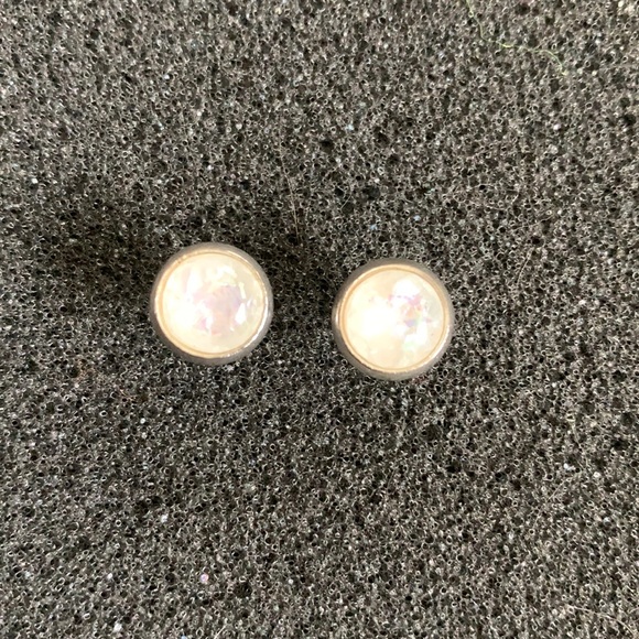 Round Earrings - Picture 1 of 1